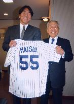 Matsui presents Yankees' uniform to commissioner